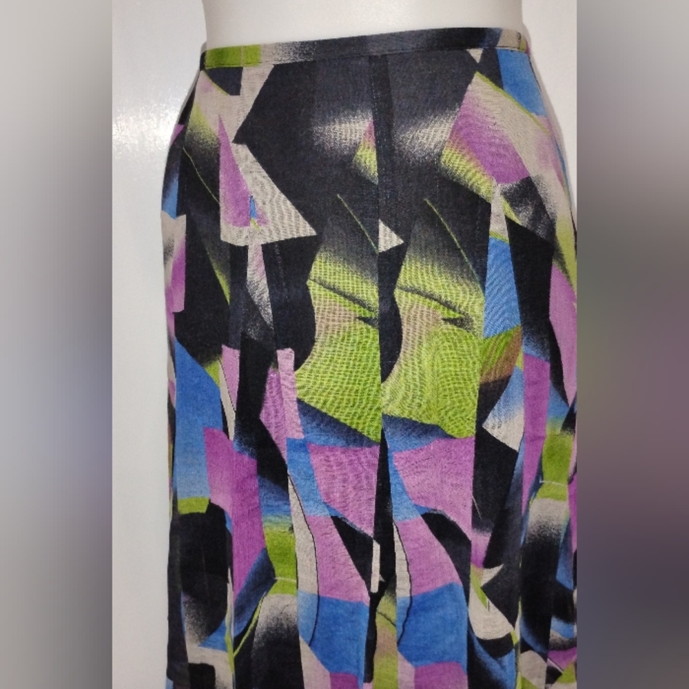 Lightweight Wool Skirt With Dynamic Pattern - image 8